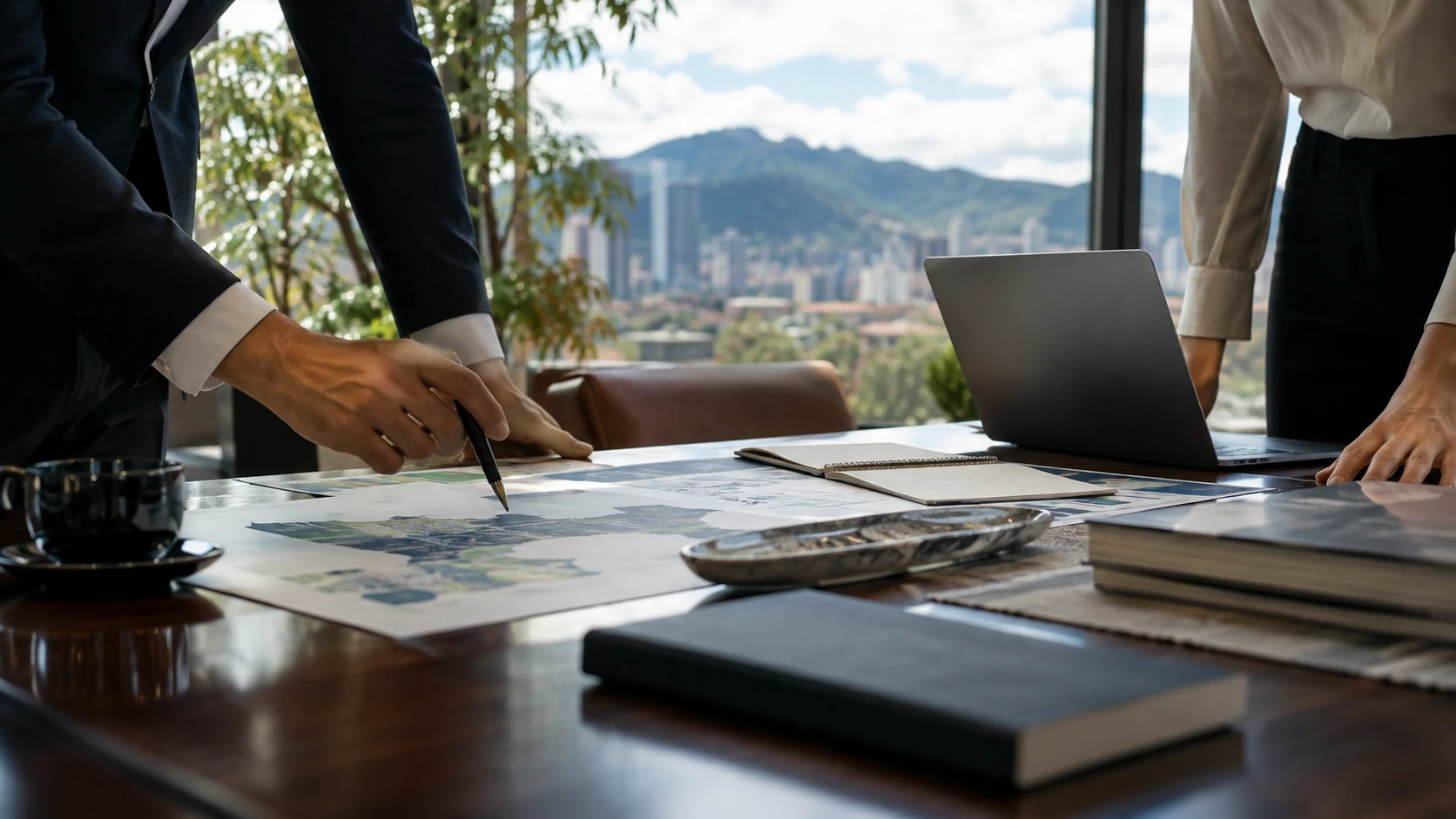 Marketing político en Colombia: qué aporta una agencia y qué aporta el software